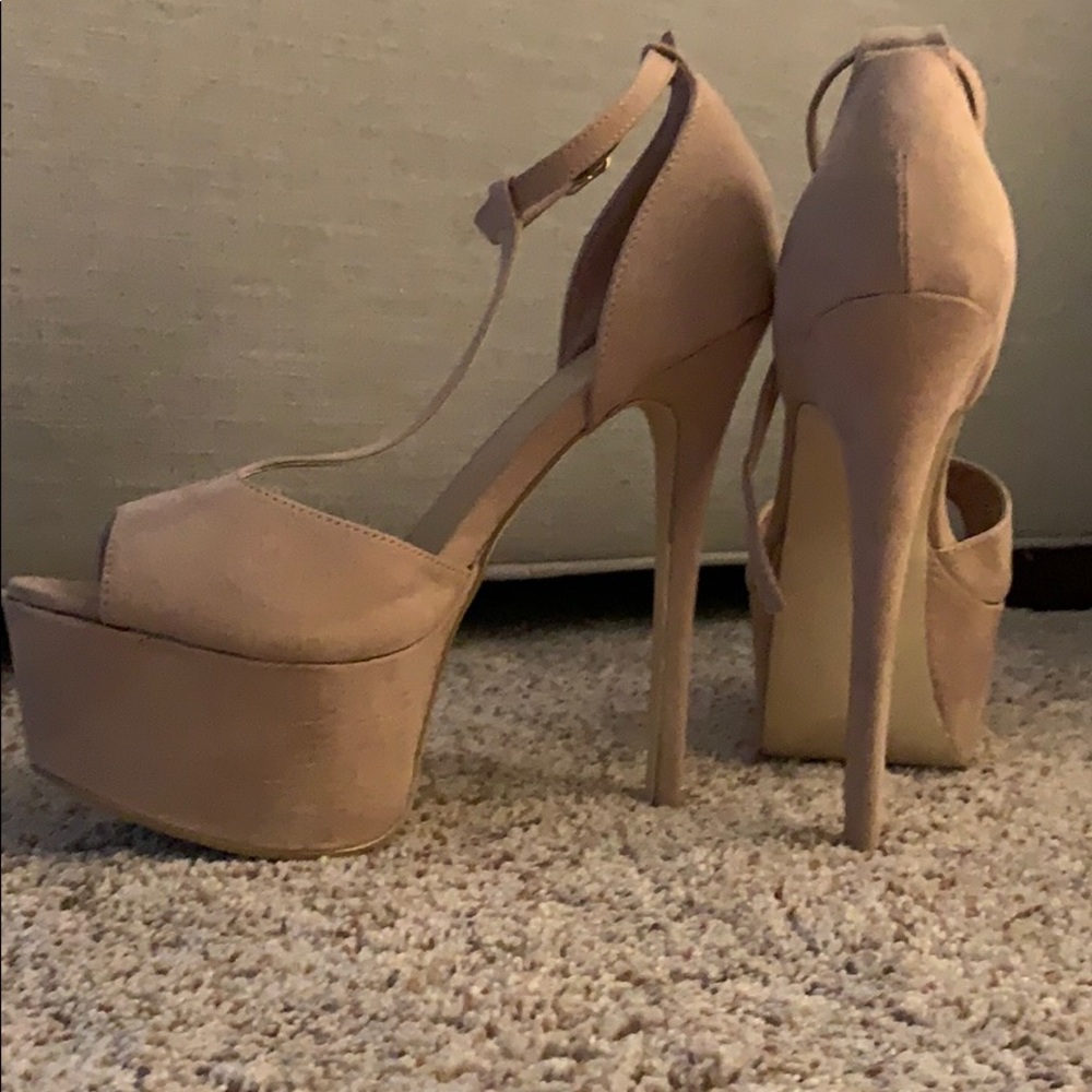 Your high heel fashion advisor.